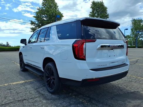 Certified 2023 GMC Yukon SLT w/ SLT Premium Package AWD/4WD image 7