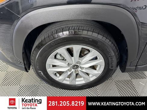 Certified 2024 Toyota Corolla Cross LE image 32