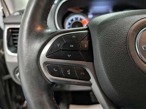 Used 2019 Jeep Cherokee Limited image 36