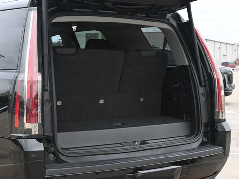 Used 2020 Cadillac Escalade Luxury AWD/4WD image 22