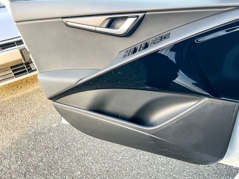 Certified 2024 Kia Niro EX image 14