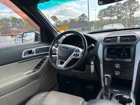 Used 2014 Ford Explorer XLT w/ Equipment Group 202A image 9
