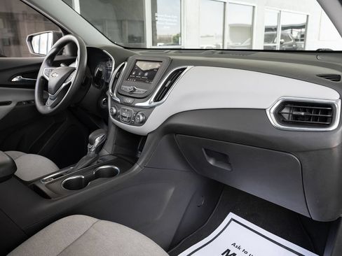 Used 2022 Chevrolet Equinox LS FWD image 38