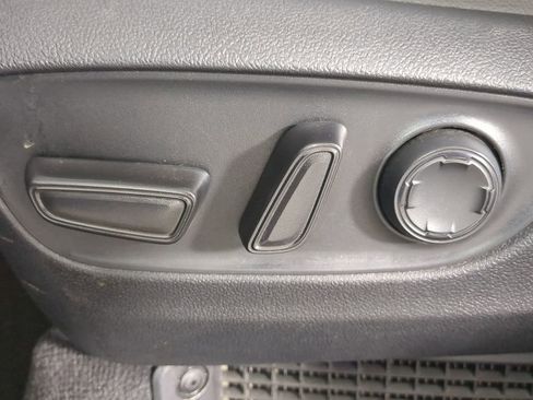 Used 2025 Toyota Sienna XLE image 23