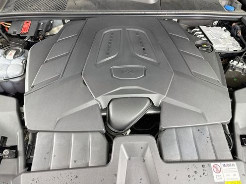 Certified 2024 Porsche Cayenne AWD/4WD image 31