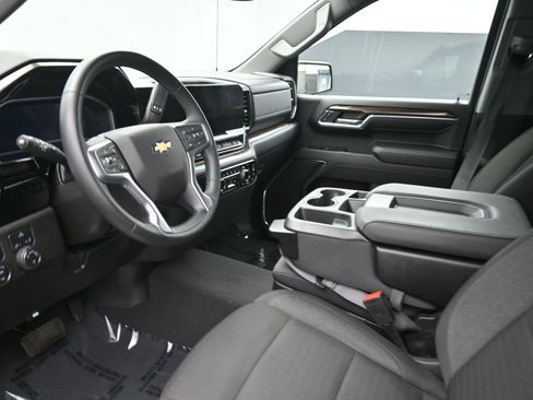 Used 2024 Chevrolet Silverado 1500 LT image 12