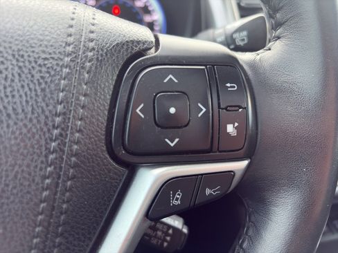 Used 2018 Toyota Highlander Limited image 26