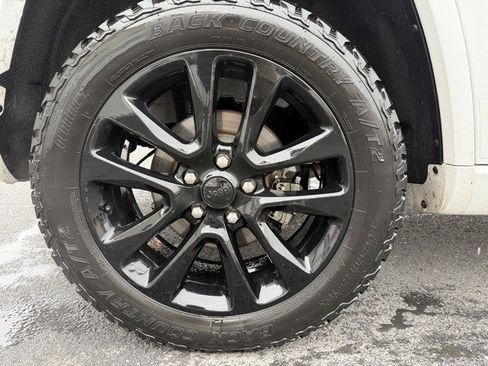 Used 2019 Jeep Grand Cherokee Altitude image 23