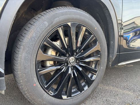 Used 2025 Toyota Highlander XSE AWD/4WD image 35