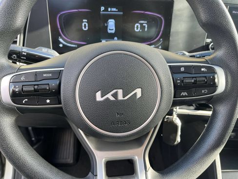 Used 2025 Kia Sportage LX FWD image 28