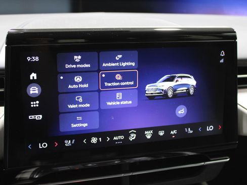 Used 2025 Lincoln Nautilus Premier AWD/4WD image 12