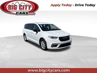 Used 2024 Chrysler Pacifica Touring-L FWD video 1