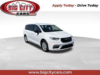Used 2024 Chrysler Pacifica Touring-L