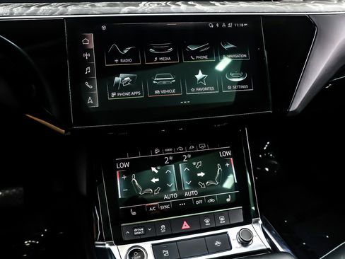 Used 2022 Audi e-tron Premium w/ Convenience Plus Package image 21