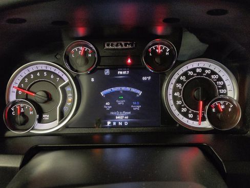 Used 2019 RAM 1500 Classic SLT w/ Luxury Group RWD image 23