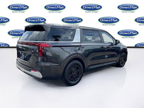 Used 2025 Kia Carnival FWD image 7