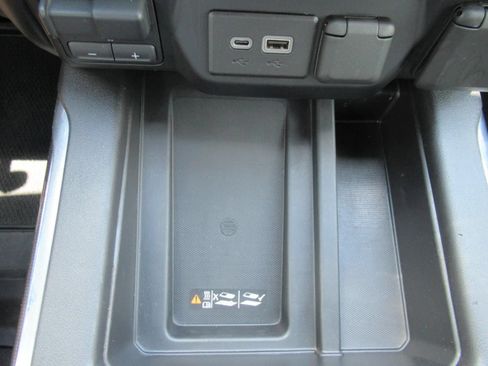 Used 2021 GMC Sierra 1500 AT4 w/ AT4 Preferred Package AWD/4WD image 28