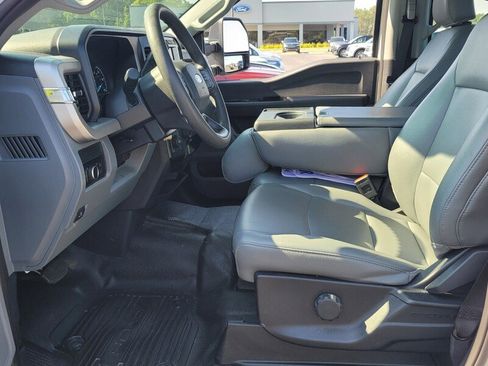 Used 2024 Ford F250 XL image 5