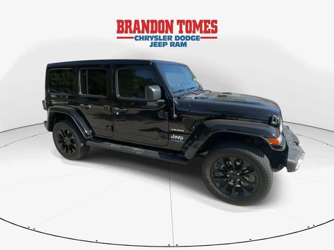 Used 2021 Jeep Wrangler Unlimited Sahara w/ Cold Weather Group AWD/4WD image 9