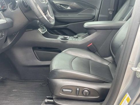 Used 2023 GMC Terrain SLT w/ Tech Package FWD image 15