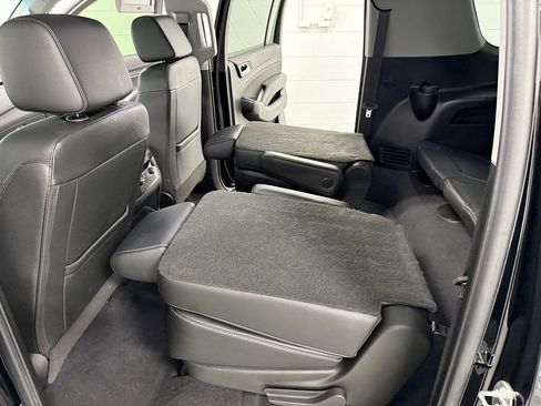 Used 2020 GMC Yukon XL SLT w/ Premium Edition AWD/4WD image 15