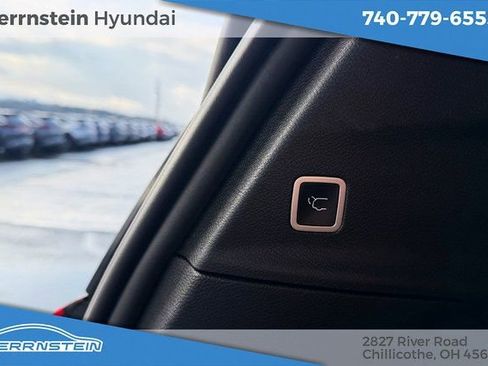 Used 2022 Chrysler Pacifica Touring-L w/ S Appearance Package image 23