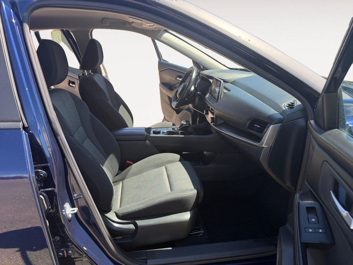 Used 2024 Nissan Rogue SV AWD/4WD image 15