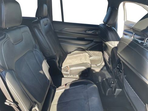 Used 2025 Jeep Grand Cherokee L Altitude image 18