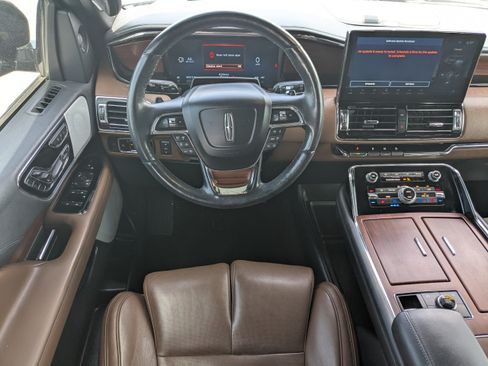Used 2023 Lincoln Navigator Reserve AWD/4WD image 18
