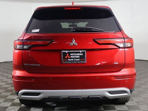 Used 2024 Mitsubishi Outlander SE image 12