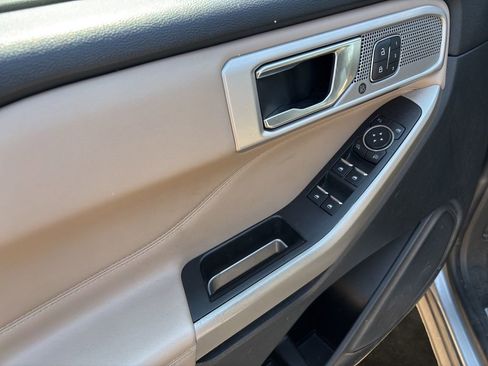 Used 2022 Ford Explorer Limited w/ Equipment Group 301A image 16