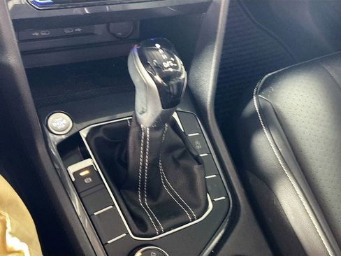 Used 2022 Volkswagen Tiguan SE image 17