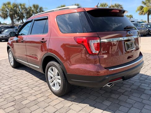 Used 2018 Ford Explorer XLT w/ Equipment Group 202A FWD image 11