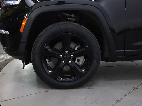 Used 2025 Jeep Grand Cherokee L Limited w/ Black Appearance Package AWD/4WD image 32