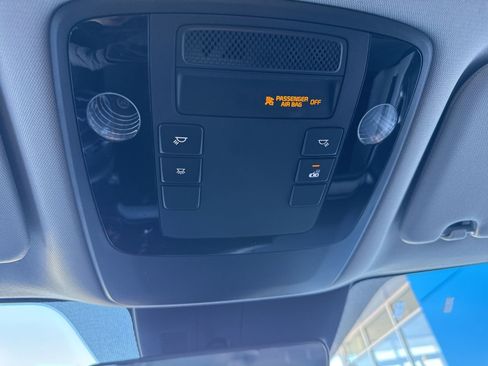 Used 2023 Kia Carnival LX image 30