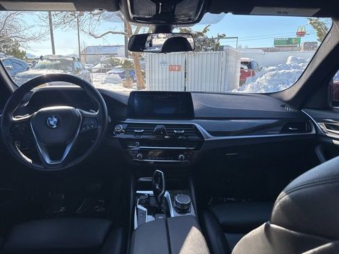 Used 2020 BMW 530e w/ Convenience Package image 28
