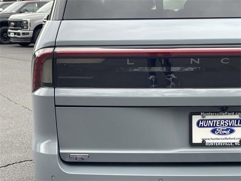 Used 2025 Lincoln Navigator Reserve w/ Jet Appearance Package image 36