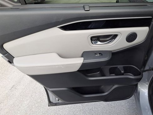 Used 2023 Honda Pilot EX-L image 11