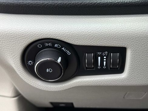 Used 2022 Chrysler Pacifica Touring-L w/ Uconnect Theater Family Group AWD/4WD image 44