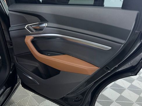 Used 2024 Audi Q8 e-tron Premium Plus w/ Premium Plus Package image 31