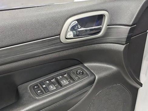 Used 2020 Jeep Grand Cherokee Laredo AWD/4WD image 13