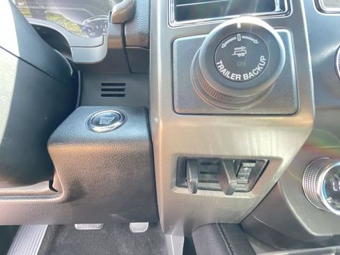 Used 2020 Ford Expedition XLT w/ Equipment Group 202A AWD/4WD image 24