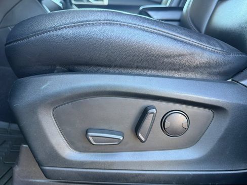 Used 2020 Ford Explorer XLT w/ Equipment Group 202A RWD image 15