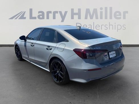 Used 2025 Honda Civic Sport image 3