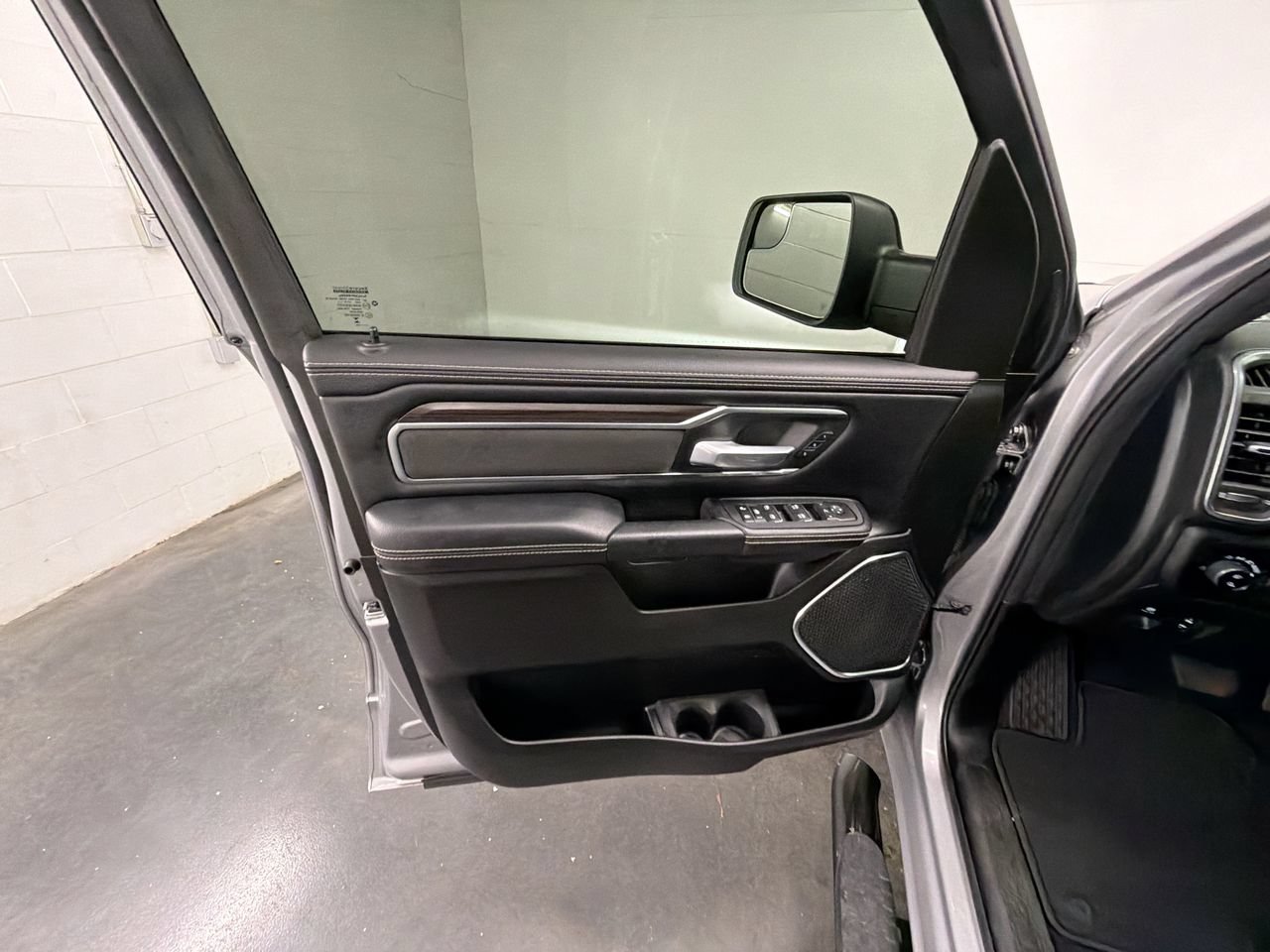 Used 2025 RAM 1500 Laramie w/ Sport Appearance Package AWD/4WD image 22