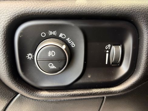 Used 2024 RAM 2500 Big Horn AWD/4WD image 28