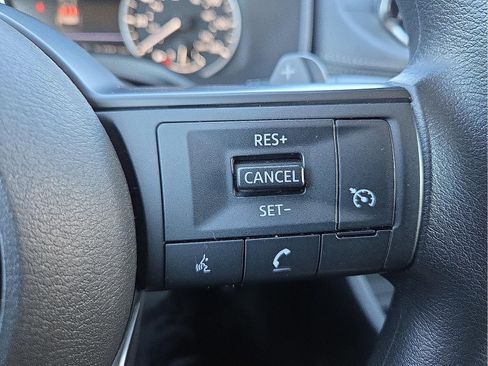 Used 2024 Nissan Rogue S image 18