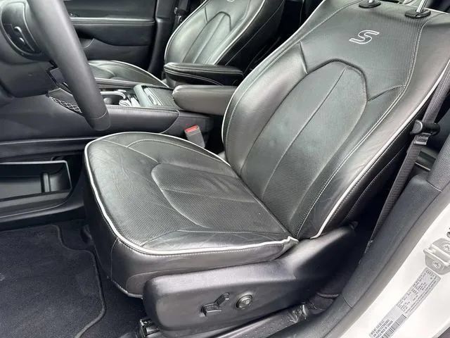 Used 2025 Chrysler Pacifica Limited FWD image 32
