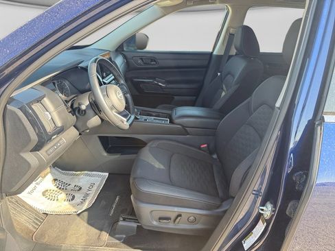 Used 2025 Nissan Pathfinder SV FWD image 24