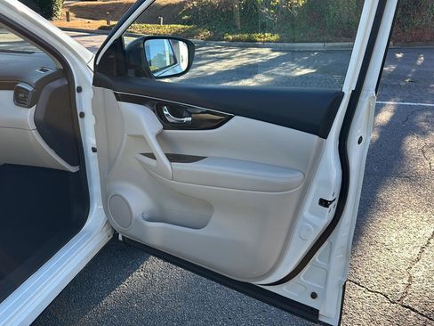 Used 2019 Nissan Rogue Sport SL image 12